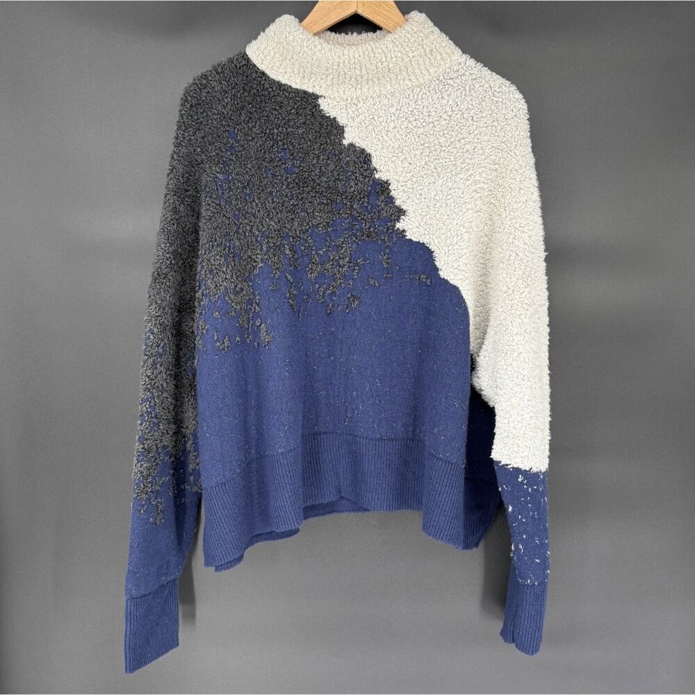 Lululemon Women's Ombre Knit Textured Turtleneck Sweater Size 14 Blue White Gray